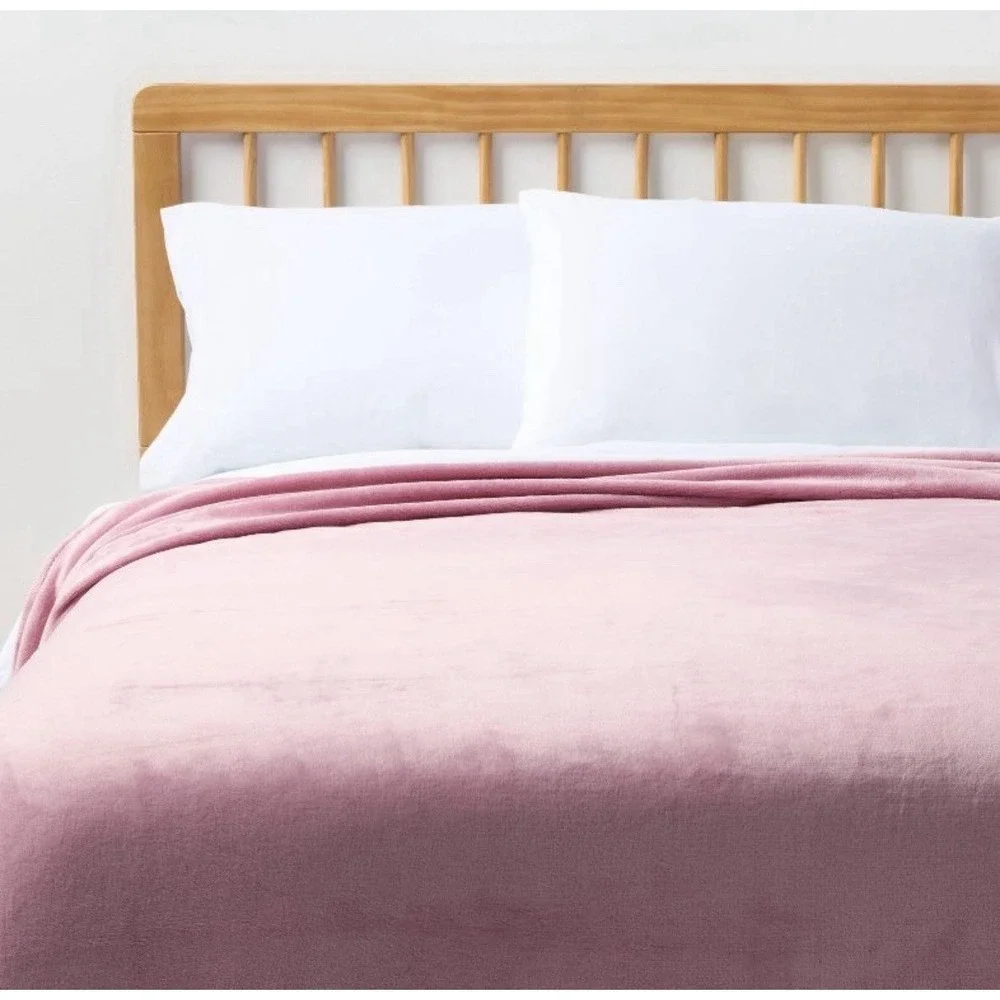 Twin/Twin XL Plush Blanket Blush Pink - Room Essentials